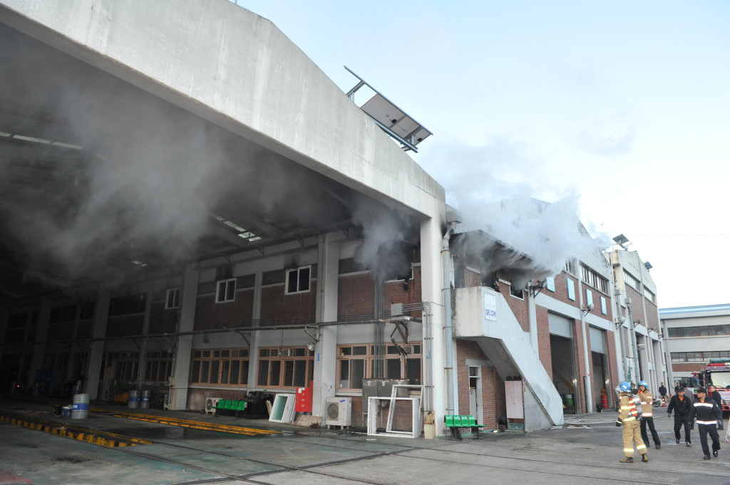 대전동부소방서(서장 조종호)는 6일(화) 아침 8시경 대덕구 평촌동 한국철도공사 시설장비창고에서 원인 미상의 화재가 발생하여 600여만원의 재산피해가 발생했다고 밝혔다.
