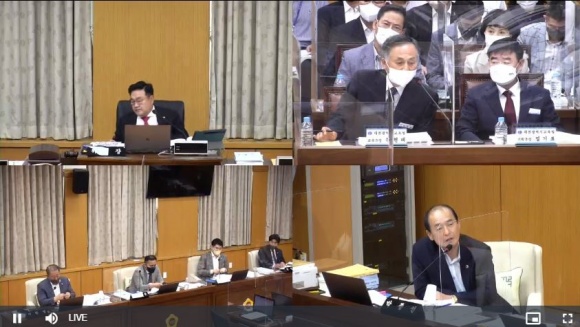 대전시의회 복지환경위원회에서 발언하고 있는 박종선 의원(사진 우측 아래)