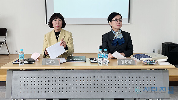 대전시립 미술관 최우경(왼쪽) 관장과 김주원(오른쪽) 학예 연구 실장이 올해 미술관 운영 계획과 전시, 프로그램을 설명하고 있다.
