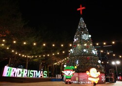 지난 24일 보라매공원에서 열린 크리스마스트리 점등식 행사 장면