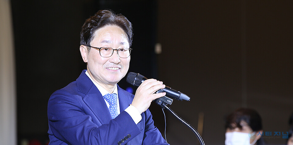 더불어민주당 박범계(대전 서구 을) 의원이 자신의 자전적 에세이 '길 끝에서' 출판 기념회 사진