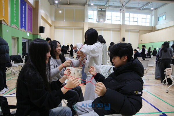 [청소년 참여 자치기구 단체 교류 활동/사진=천안시청소년복합커뮤니티센터 제공]