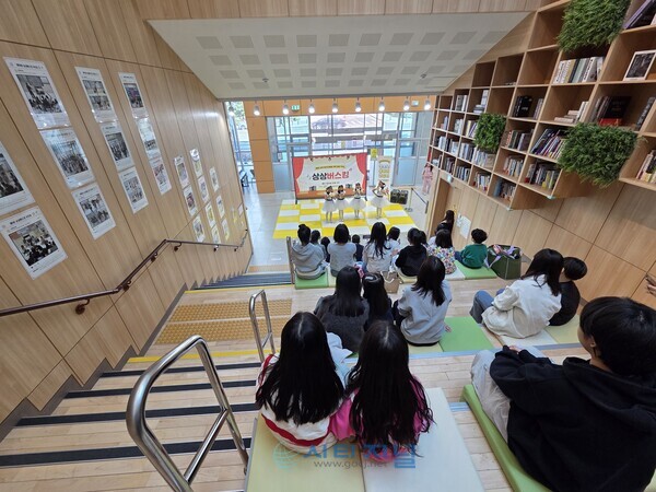 [21일, 상상버스킹에 참가한 또랑또랑중창단/사진=유명조 기자]