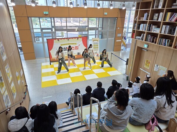 [21일, 상상버스킹에 참가한 하이업/사진=유명조 기자]]