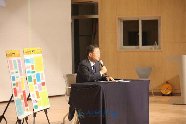 [천안시청소년복합커뮤니티센터에서 천안시 청소년 및 학부모 대상 천종호 판사 특강이 진행됐다./사진=유명조 기자]