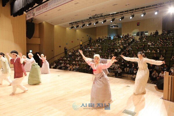 [2026 외국인 유학생과 함께하는 글로벌 학생 멘토링’ 개회식 식전공연 열려/사진=유명조 기자]