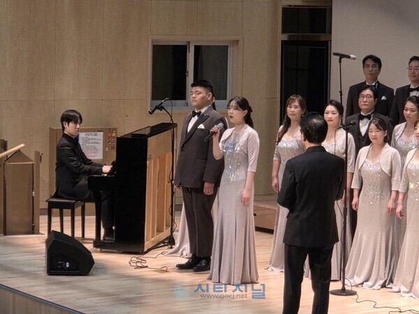 [센터 개관 1주년 기념 천안시립합창단과 함께한 ‘4월 함께 부르는 봄’ 공연/사진=천안시청소년복합커뮤니티센터 제공]