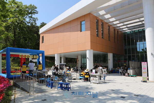 [개관 1주년 맞아 ‘다시ON마켓’·‘상상버스킹’ 모습/사진=유명조 기자]