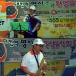 도시철도 대전역과 시청역에서 ‘대전부르스’를 비롯해 다양한 악기연주와 추억의 노래가 선보여 개막을 앞둔 대전역 영시축제에 대한 시민들의 관심을 고조시켰다.
