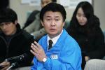 2일 정용기 대덕구청장이 대전시청 기자실에서 기자회견을 열고 무상급식 단계적 전면 시행에 따른 자신의 입장을 밝혔다.