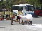 [ 시티저널 신유진 기자 ] 대전시교육청이 4일 오전 11시  '2011 재난대응 안전한국훈련'을 실시, 직원들이 지진 및 화재대피훈련을 하고 있다.