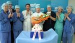 을지대병원 박주승 교수팀이 복강경 담낭절제술 6000례를 성공하고 기념사진을 촬영하고 있다.