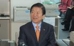 민주통합당 대전 서구갑 박병석 의원이 4.11 총선에서 당선된 후 대전시청 기자실을 방문, 19대 국회 개원 후 자신의 진로에 대해 밝히고 있다.