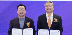 12일 이장우 대전시장과 기술 보증 기금 김종호(왼쪽부터) 이사장이 대전 창업·벤처 투자 활성화를 위한 업무 협약을 체결했다.