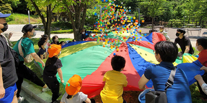 지난 해 대전 목재 문화 체험장 나무 상상 놀이터에서 진행한 보문산 놀자 숲 프로그램 진행 모습.