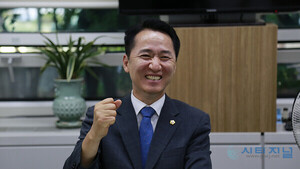 제8대 대전시의회 의장 당시 권중순  중구청장 재선거 예비후보.