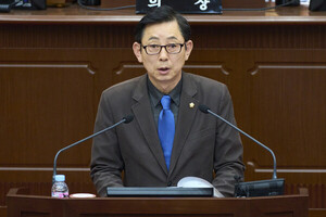 대전 서구의회 박용준 의원이 5분 자유 발언을 통해 구민의 건강증진을 위한 치유농업 육성을 제안하고 있다